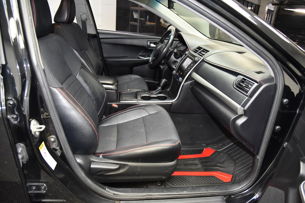 2017 Toyota Camry Image 21