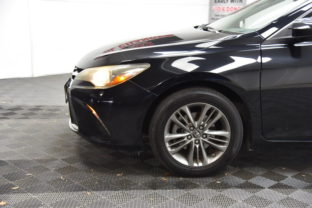 2017 Toyota Camry Image 24