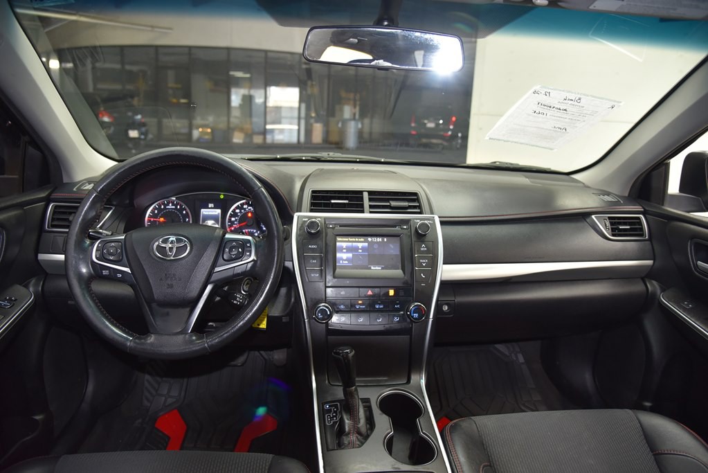 2017 Toyota Camry Image 15
