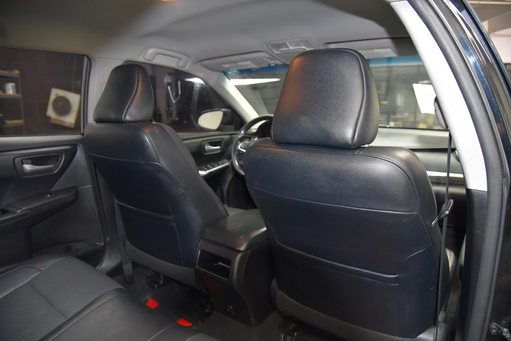 2017 Toyota Camry Image 18
