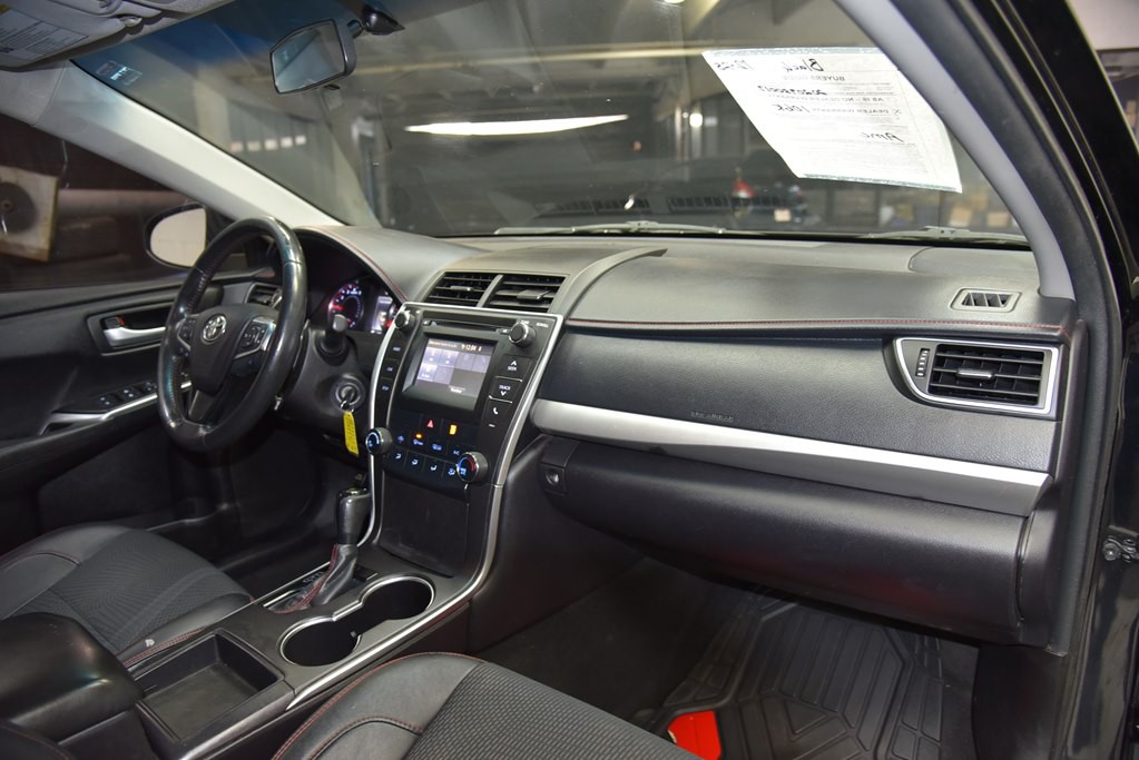 2017 Toyota Camry Image 22