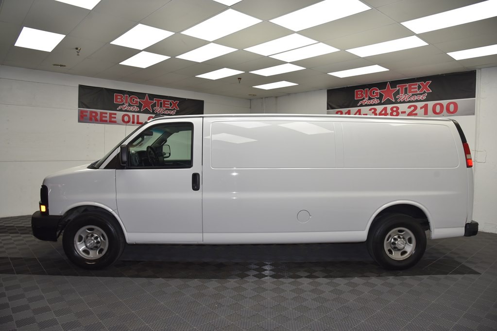 2016 Chevrolet Express Image 2