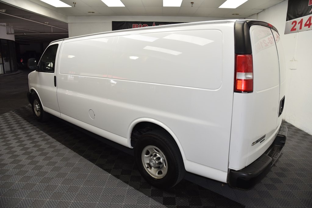 2016 Chevrolet Express Image 3