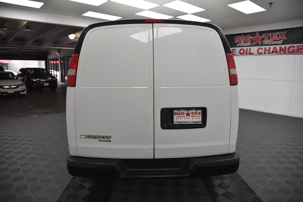 2016 Chevrolet Express Image 4