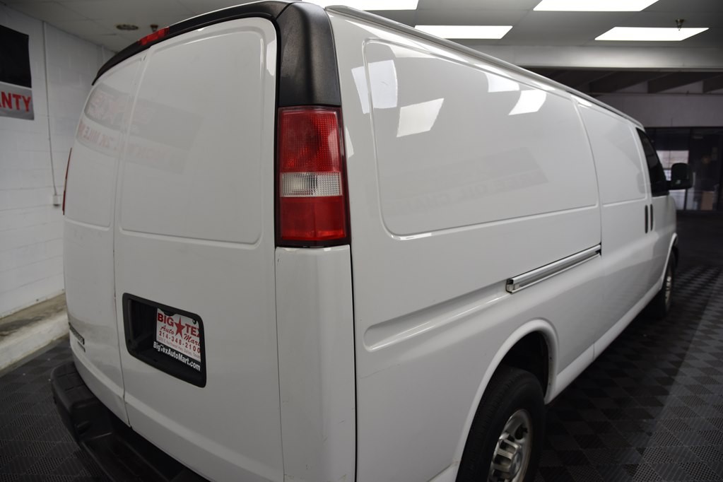 2016 Chevrolet Express Image 5