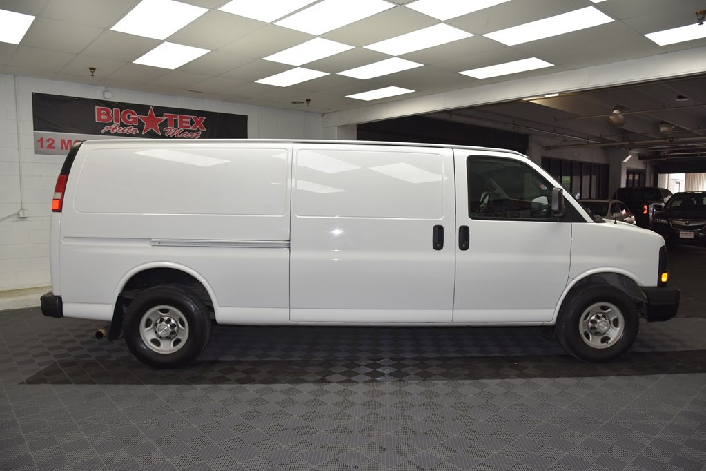 2016 Chevrolet Express Image 6