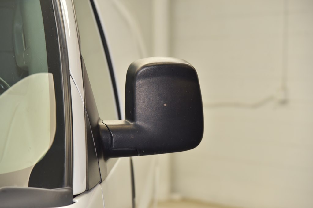 2016 Chevrolet Express Image 9