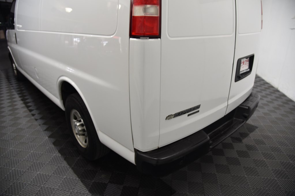 2016 Chevrolet Express Image 13