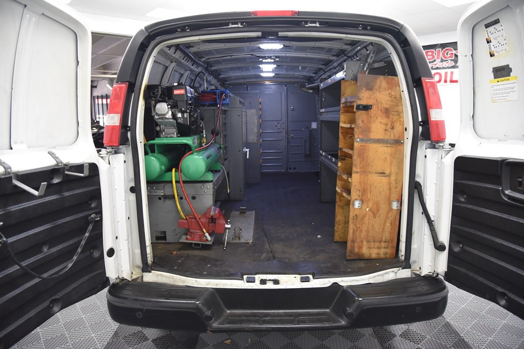 2016 Chevrolet Express Image 16