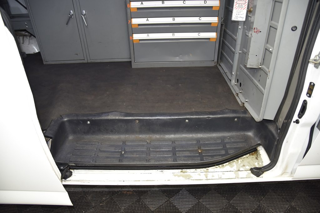 2016 Chevrolet Express Image 23