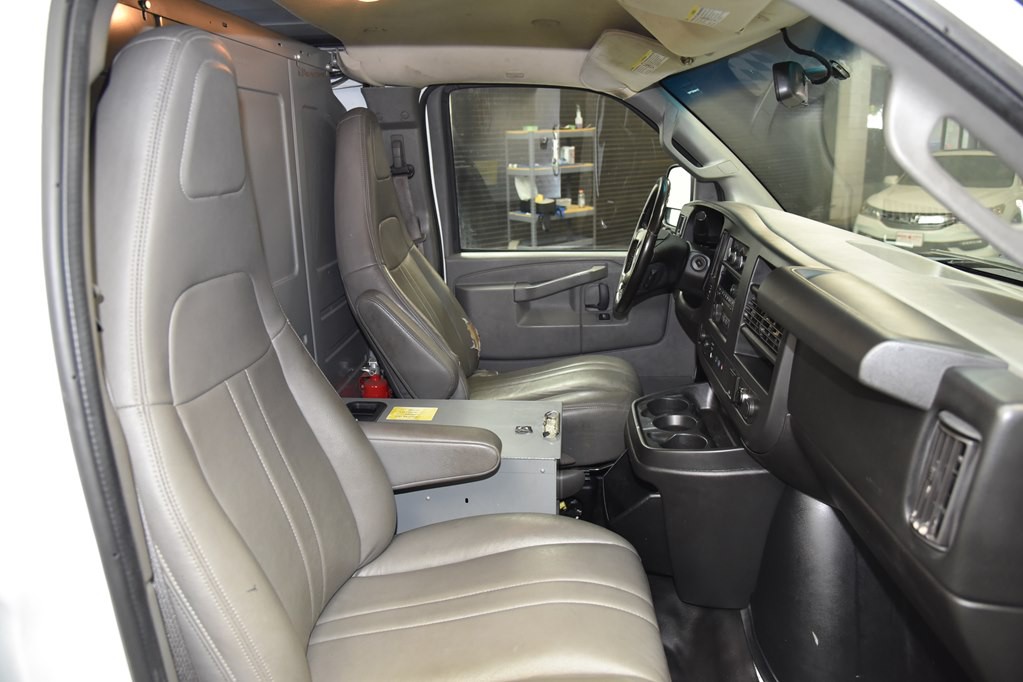 2016 Chevrolet Express Image 25