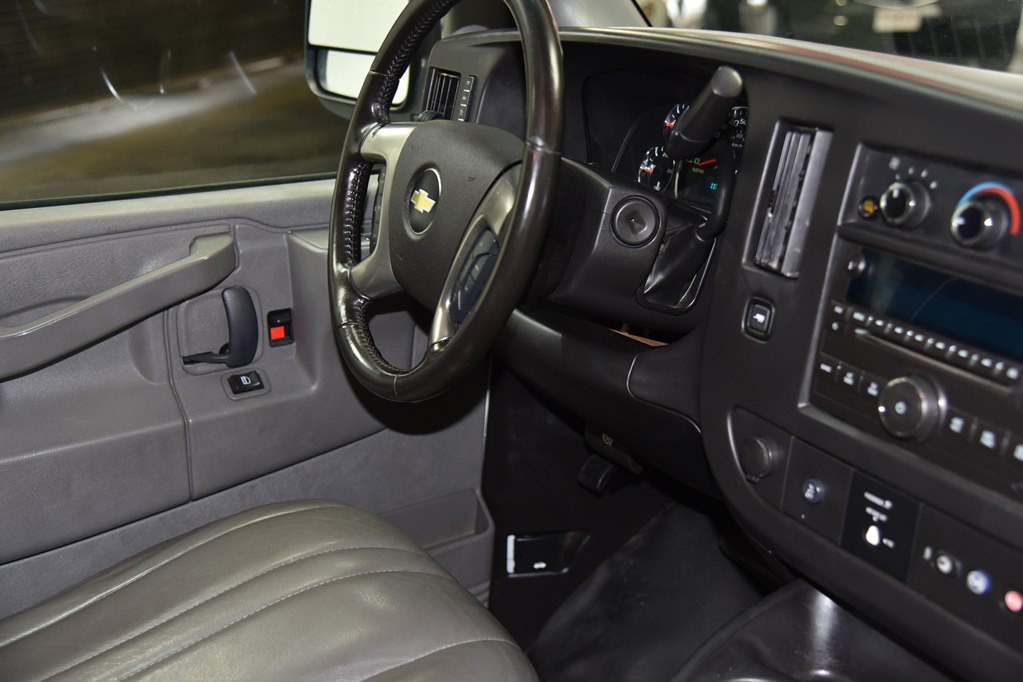 2016 Chevrolet Express Image 28