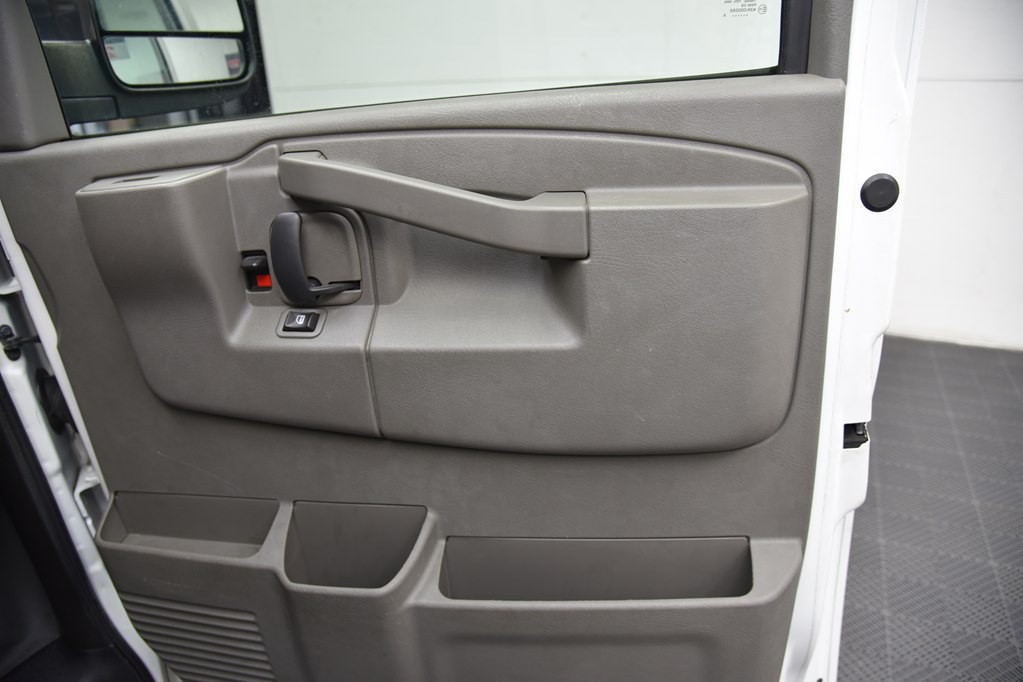 2016 Chevrolet Express Image 30