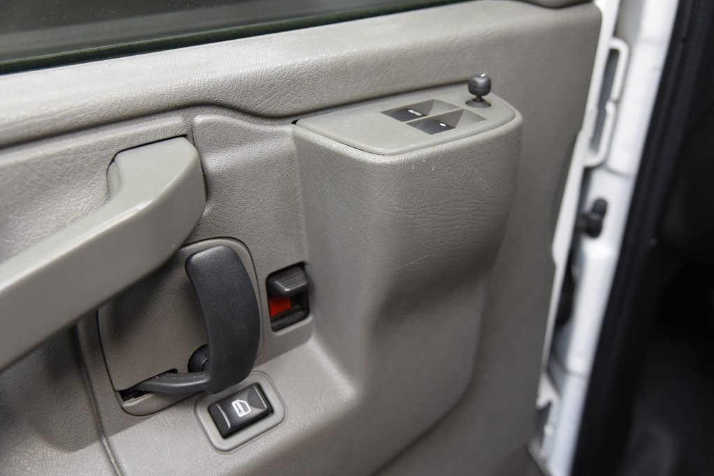 2016 Chevrolet Express Image 34
