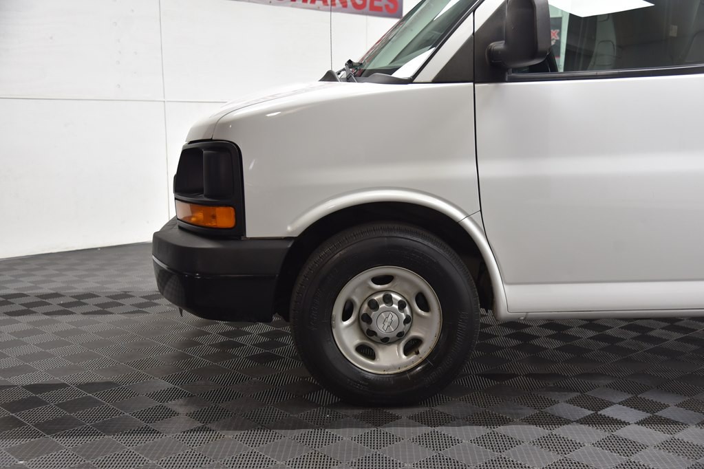 2016 Chevrolet Express Image 35