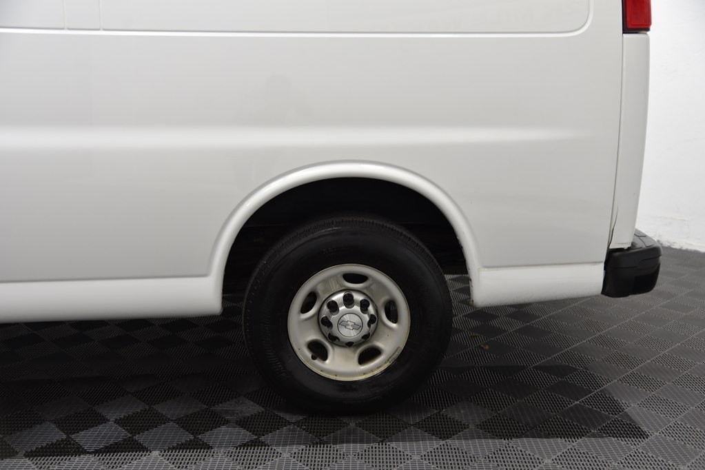 2016 Chevrolet Express Image 36