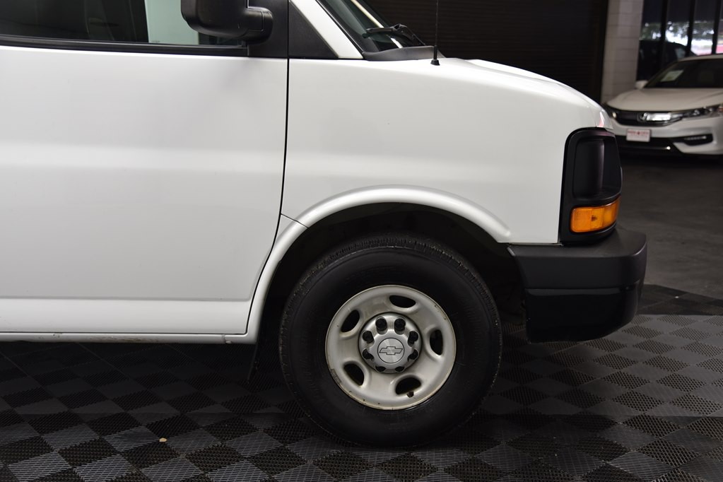 2016 Chevrolet Express Image 38