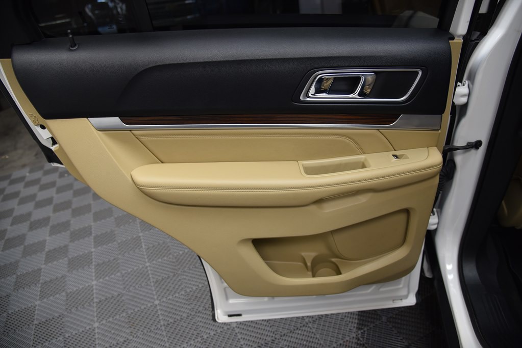 2017 Ford Explorer Image 18