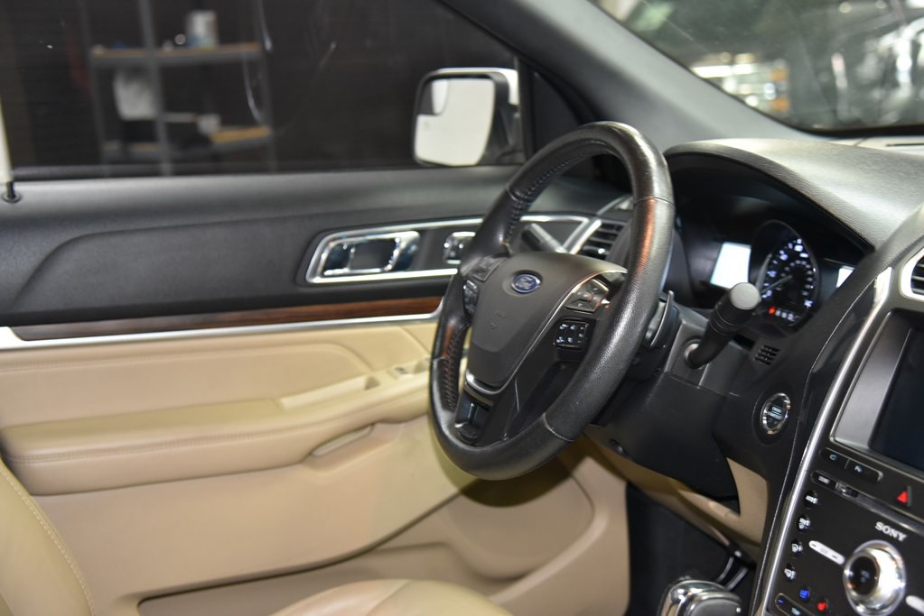 2017 Ford Explorer Image 24