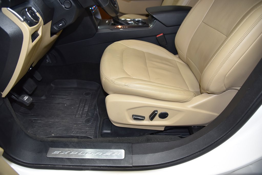 2017 Ford Explorer Image 34