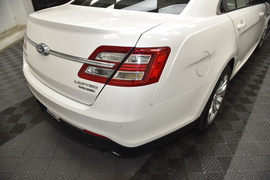 2014 Ford Taurus Image 15