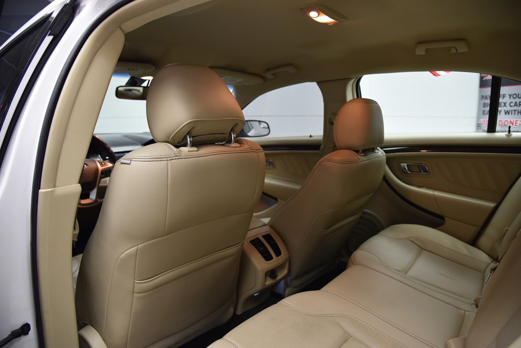2014 Ford Taurus Image 19