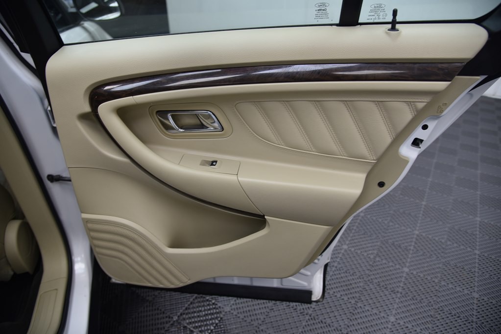 2014 Ford Taurus Image 23