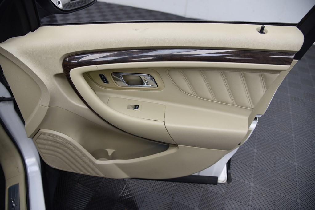 2014 Ford Taurus Image 26