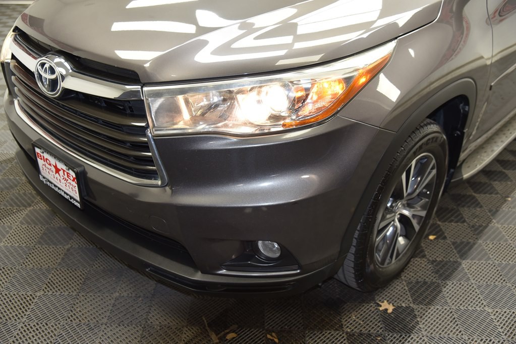 2016 Toyota Highlander Image 12