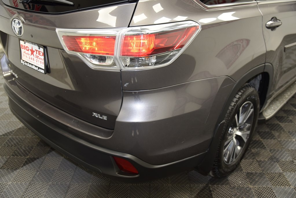 2016 Toyota Highlander Image 16