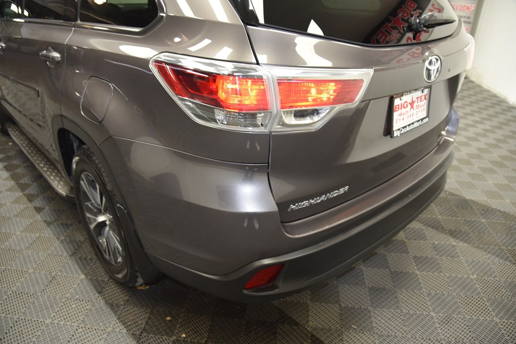 2016 Toyota Highlander Image 17