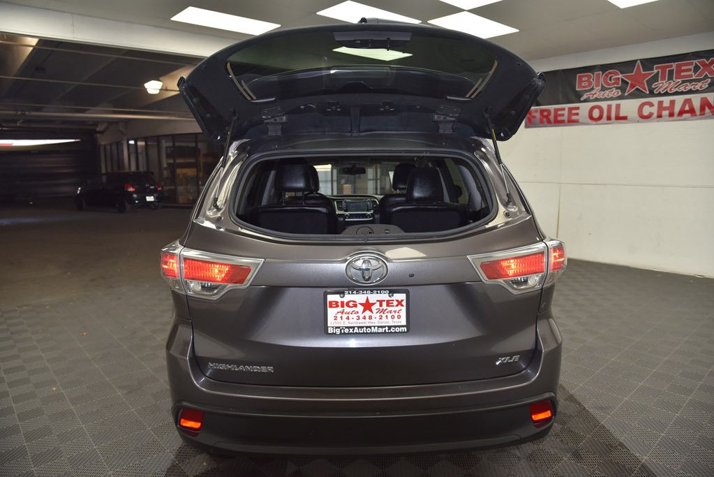 2016 Toyota Highlander Image 18