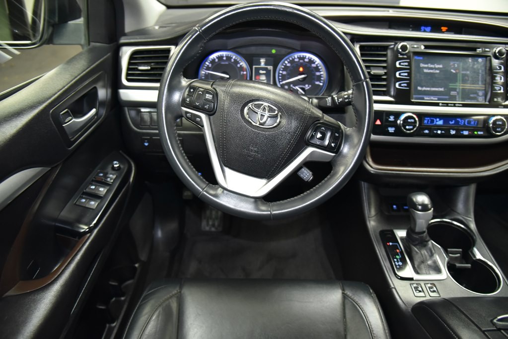2016 Toyota Highlander Image 24