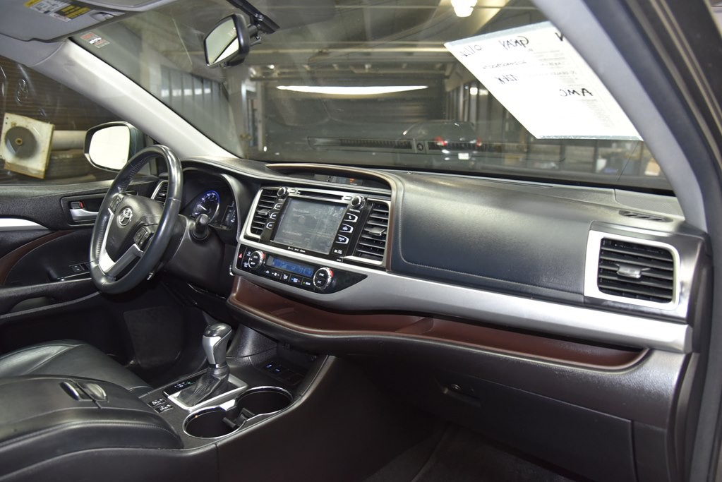 2016 Toyota Highlander Image 29