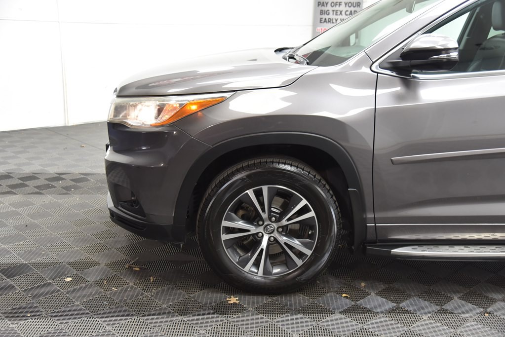 2016 Toyota Highlander Image 30