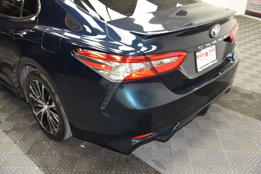 2018 Toyota Camry Image 10