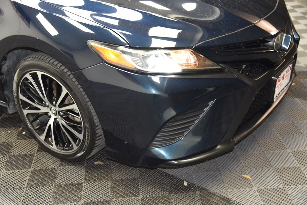 2018 Toyota Camry Image 12