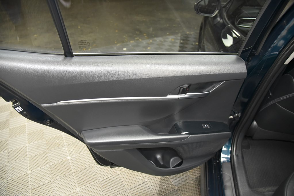 2018 Toyota Camry Image 16