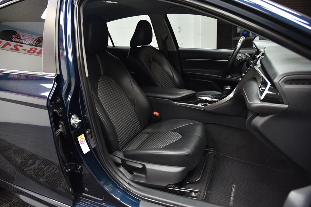 2018 Toyota Camry Image 18