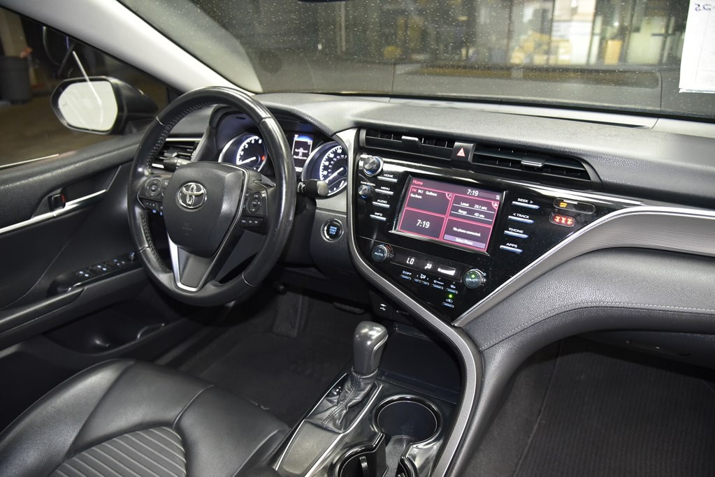 2018 Toyota Camry Image 20