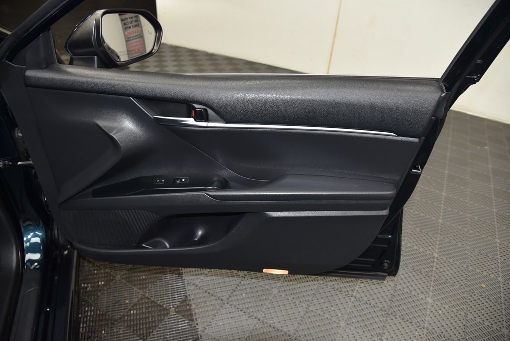 2018 Toyota Camry Image 21