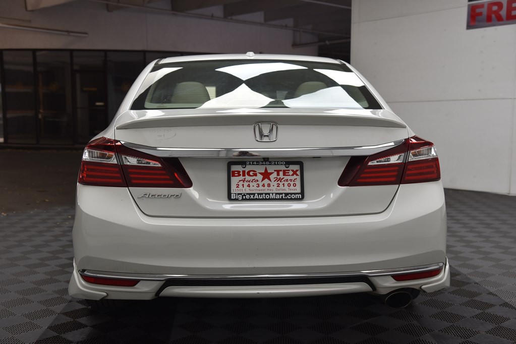 2017 Honda Accord Image 4