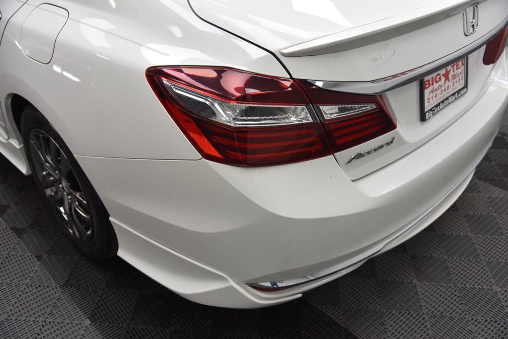 2017 Honda Accord Image 20
