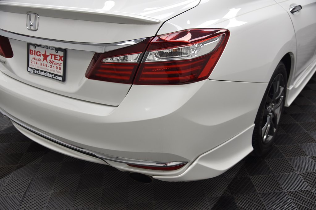 2017 Honda Accord Image 21