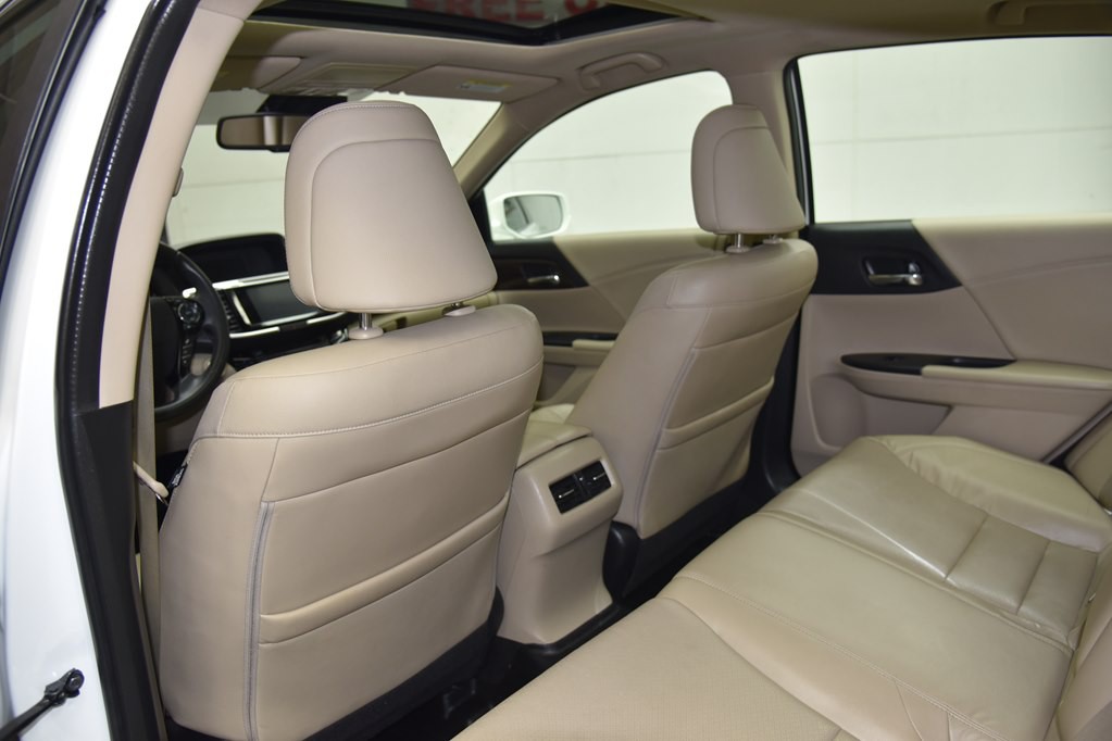 2017 Honda Accord Image 27