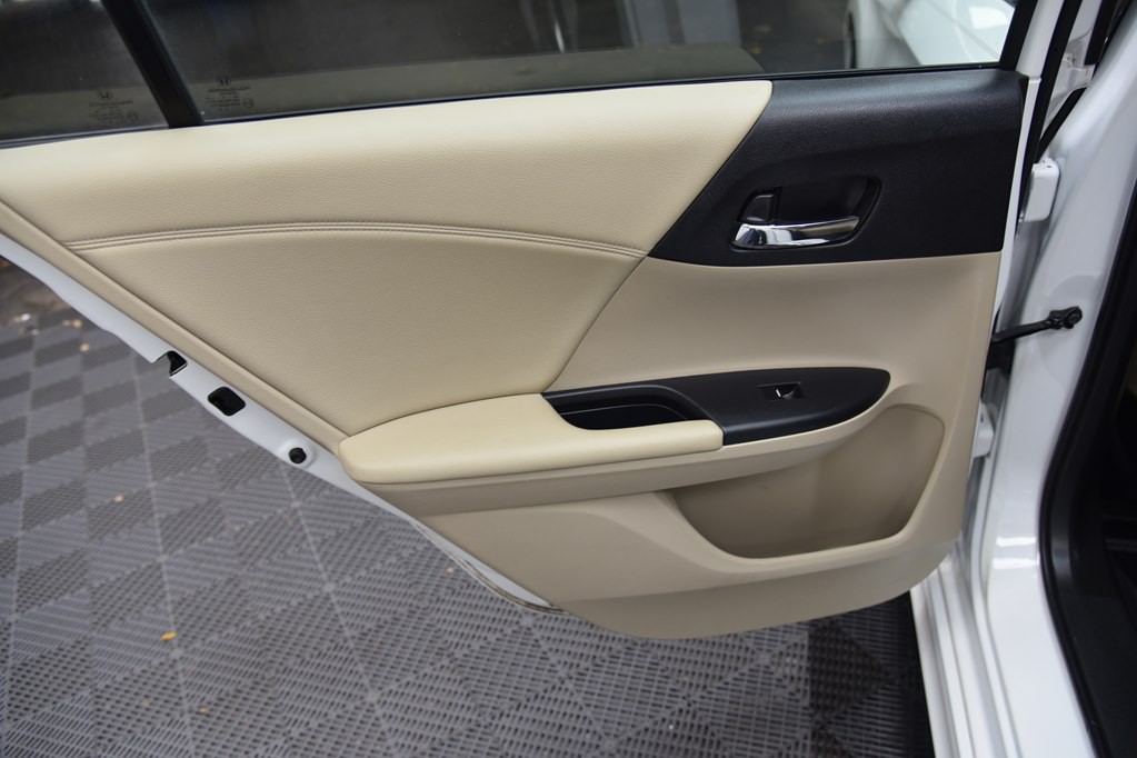 2017 Honda Accord Image 28