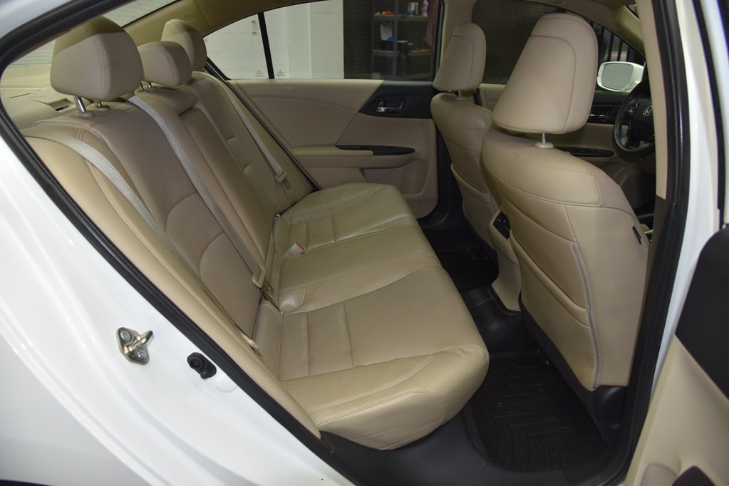 2017 Honda Accord Image 30