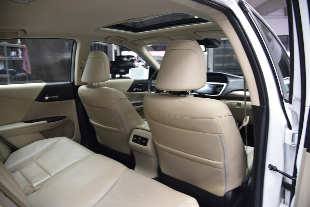 2017 Honda Accord Image 31