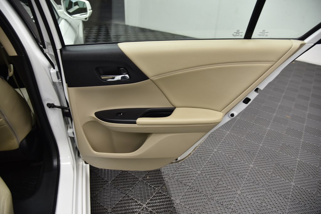 2017 Honda Accord Image 33