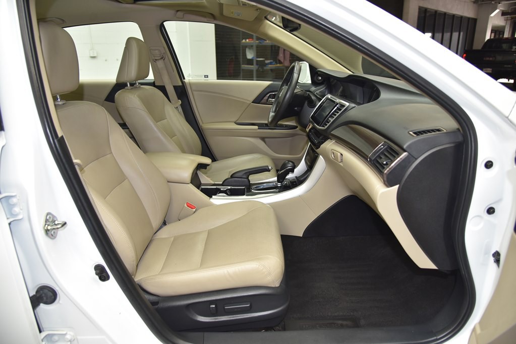 2017 Honda Accord Image 34